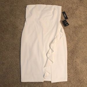 Lulu’s strapless white dress with ruffle